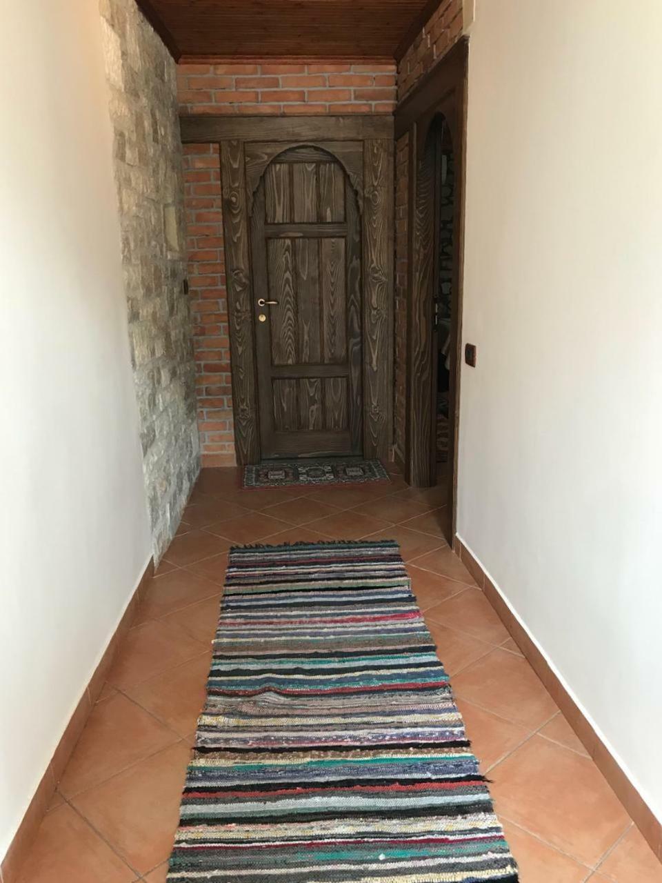 Guesthouse Arjan بيرات المظهر الخارجي الصورة
