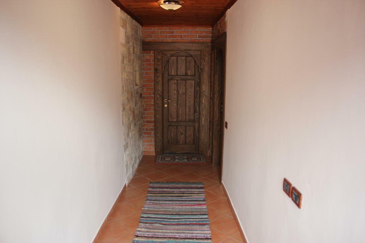 Guesthouse Arjan بيرات المظهر الخارجي الصورة