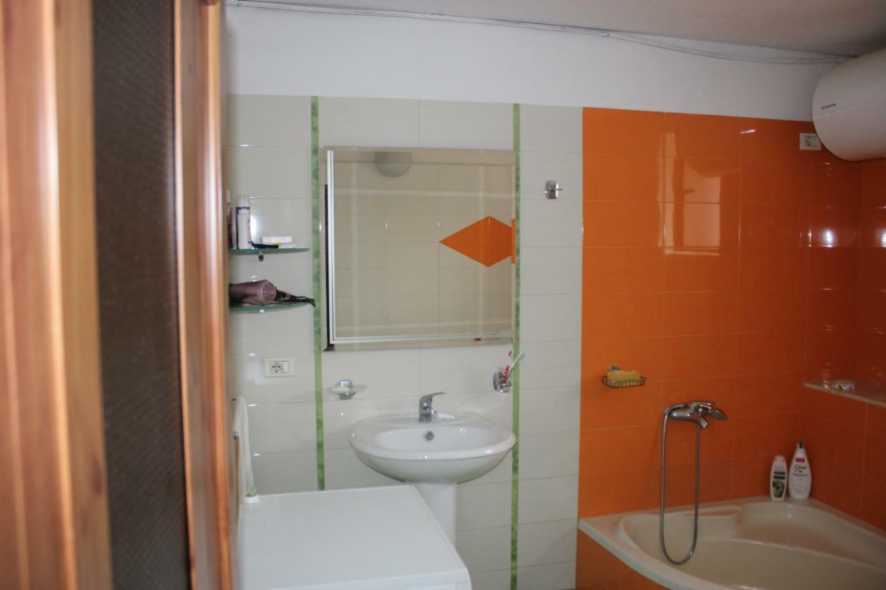 Guesthouse Arjan بيرات المظهر الخارجي الصورة