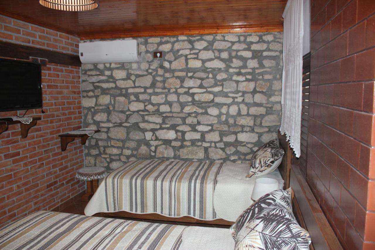 Guesthouse Arjan بيرات المظهر الخارجي الصورة