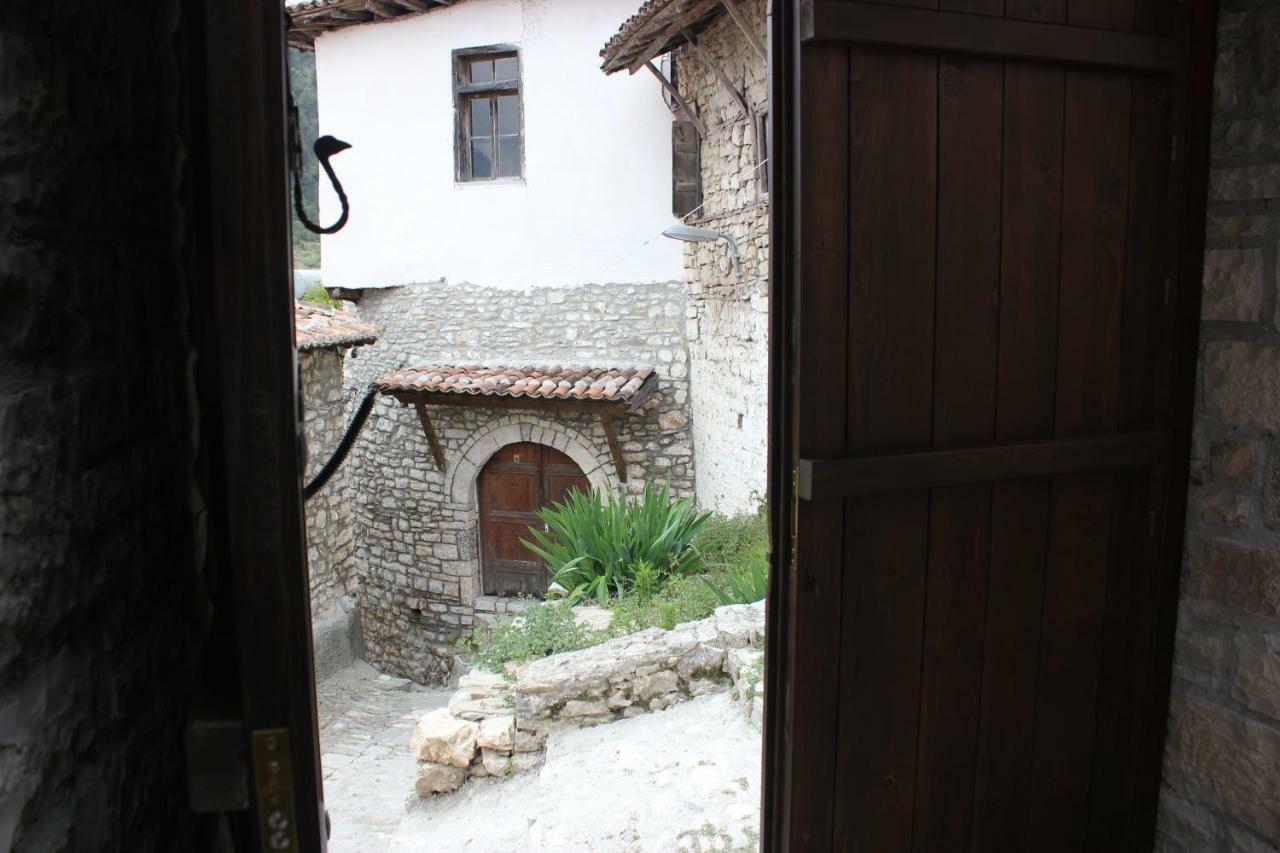 Guesthouse Arjan بيرات المظهر الخارجي الصورة